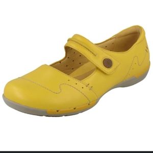 Clarks Mary Janes